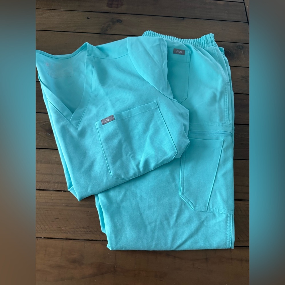 Figs scrubs set in Fresh Aqua